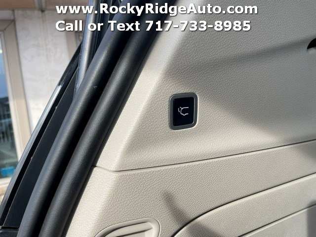 Used 2022 Chrysler Pacifica Touring-L image 35