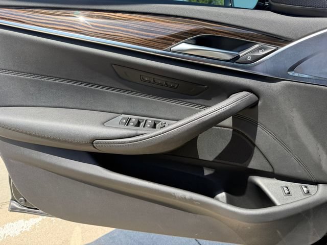 Used 2018 BMW 530e RWD image 13