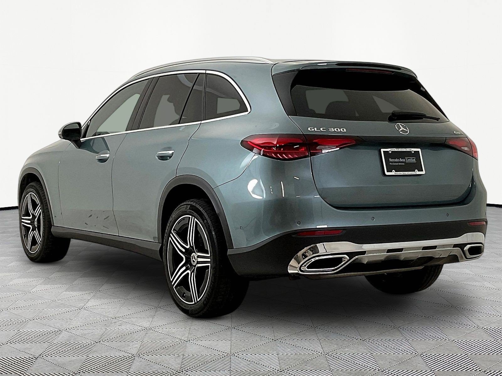Used 2026 Mercedes-Benz GLC 300 4MATIC image 4