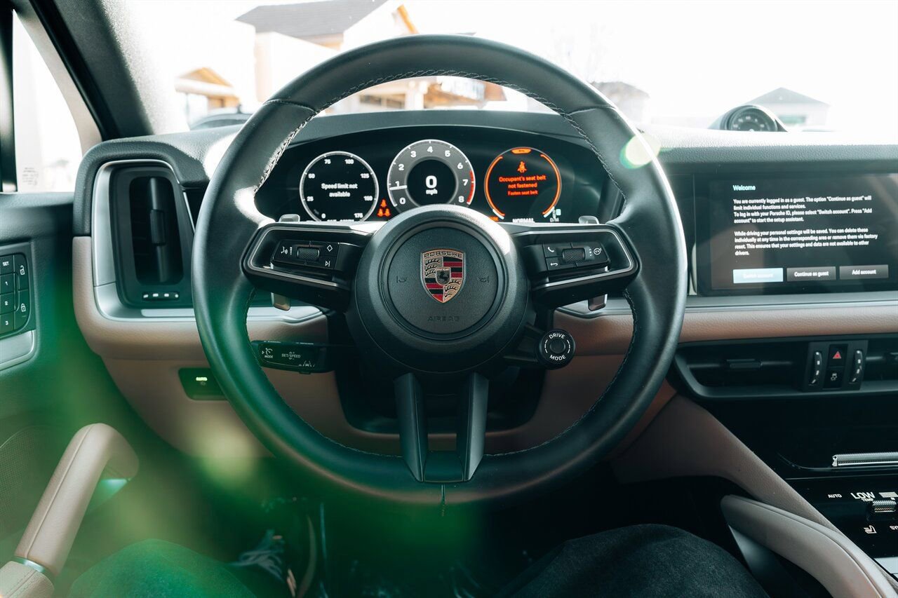 Used 2024 Porsche Cayenne Coupe image 23