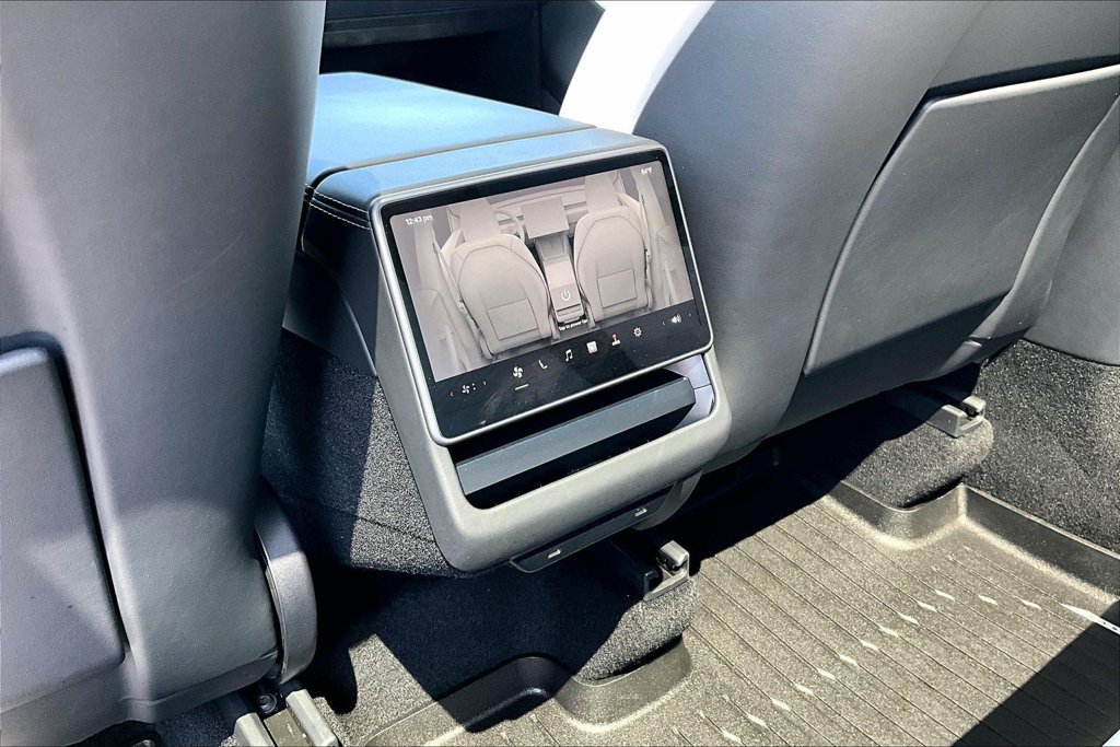 Used 2026 Tesla Model Y 2WD image 10