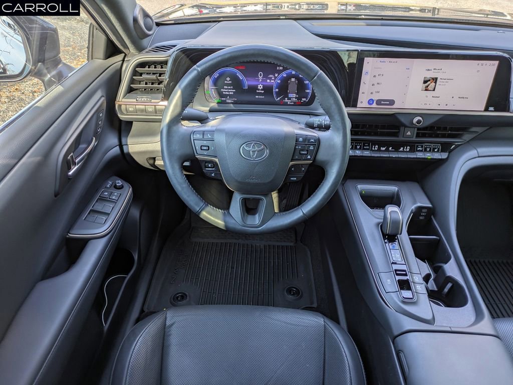 Used 2023 Toyota Crown Limited image 17