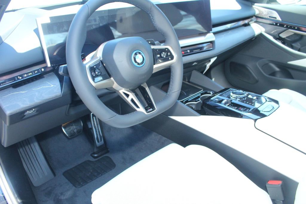 New 2026 BMW 550e xDrive w/ Executive Package AWD/4WD image 13