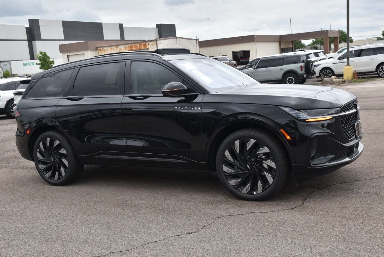New 2026 Lincoln Nautilus Reserve w/ Jet Appearance Package AWD/4WD image 11