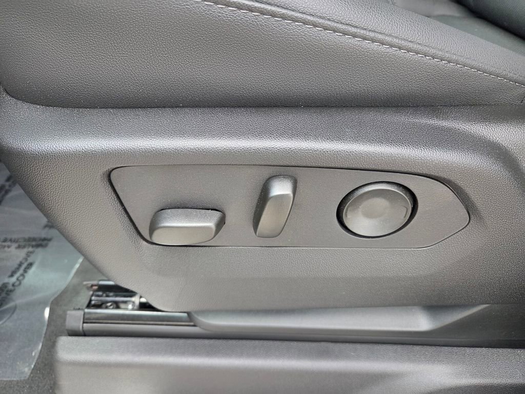 Certified 2025 Chevrolet Silverado 3500 LTZ w/ LTZ Convenience Package image 7