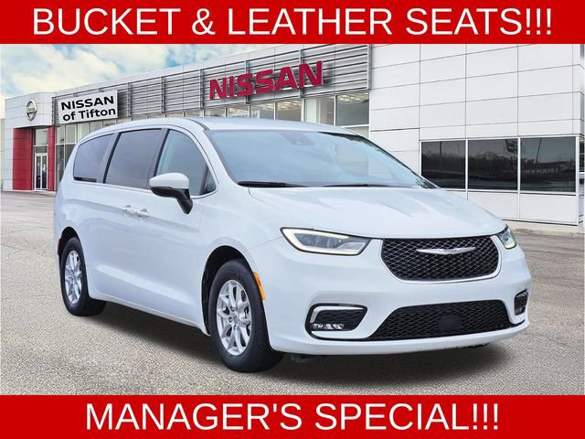 Used 2023 Chrysler Pacifica Touring-L image 1