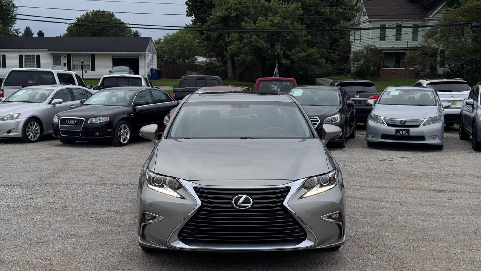 Used 2016 Lexus ES 350 w/ Premium Package w/Wood Trim FWD image 3