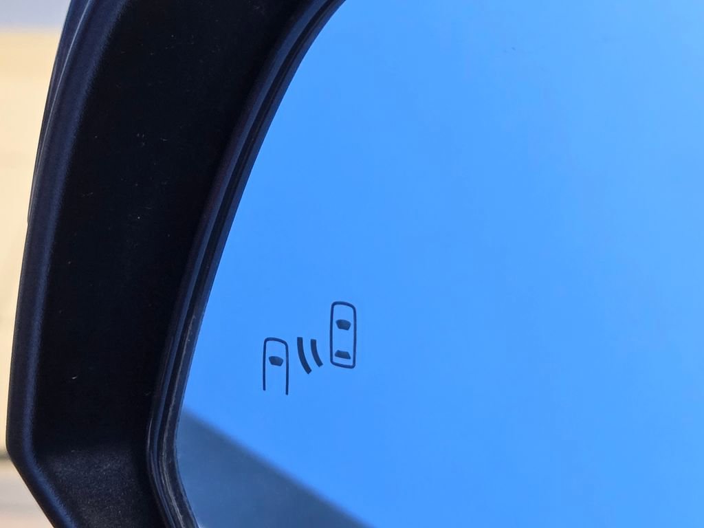 Used 2025 Toyota RAV4 XLE image 30