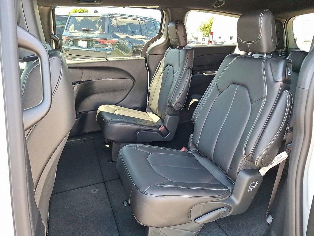 New 2026 Chrysler Voyager LX image 9