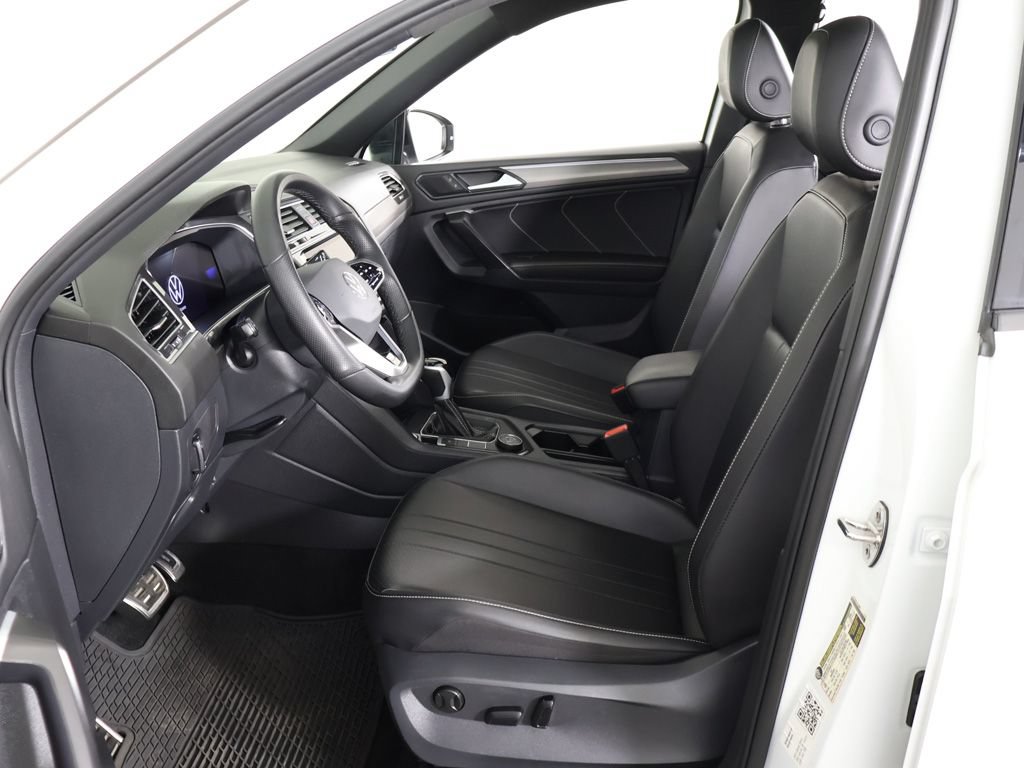 Used 2024 Volkswagen Tiguan SE R-Line AWD/4WD image 31