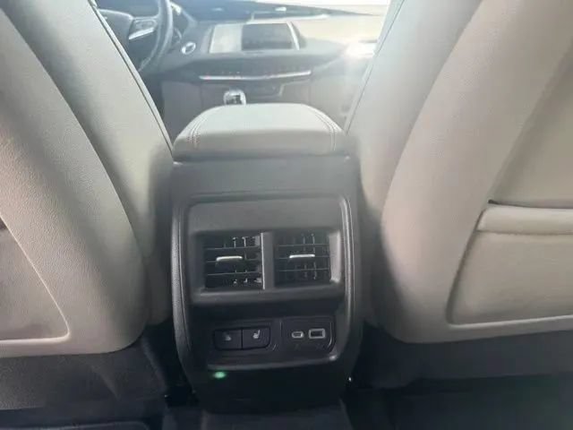 Used 2022 Cadillac XT4 Luxury w/ Cold Weather Package FWD image 19