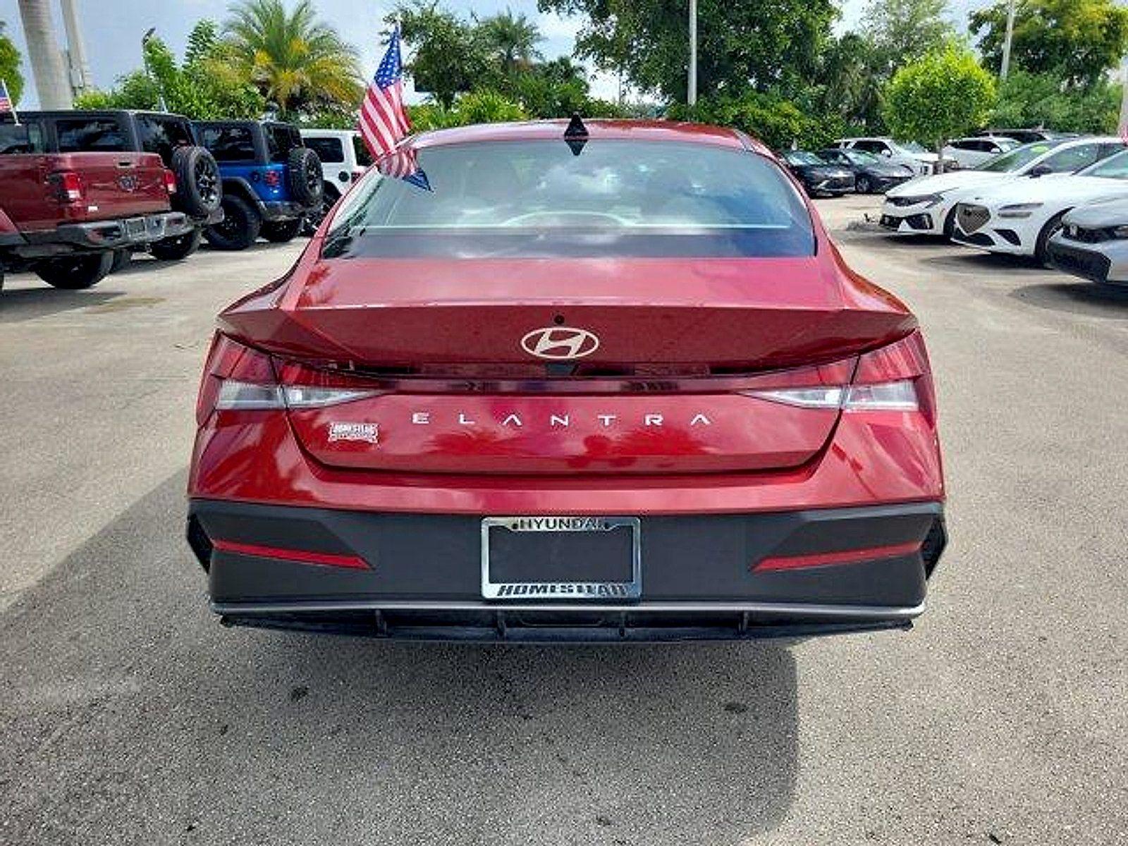 Certified 2025 Hyundai Elantra SE w/ Cargo Package FWD image 6
