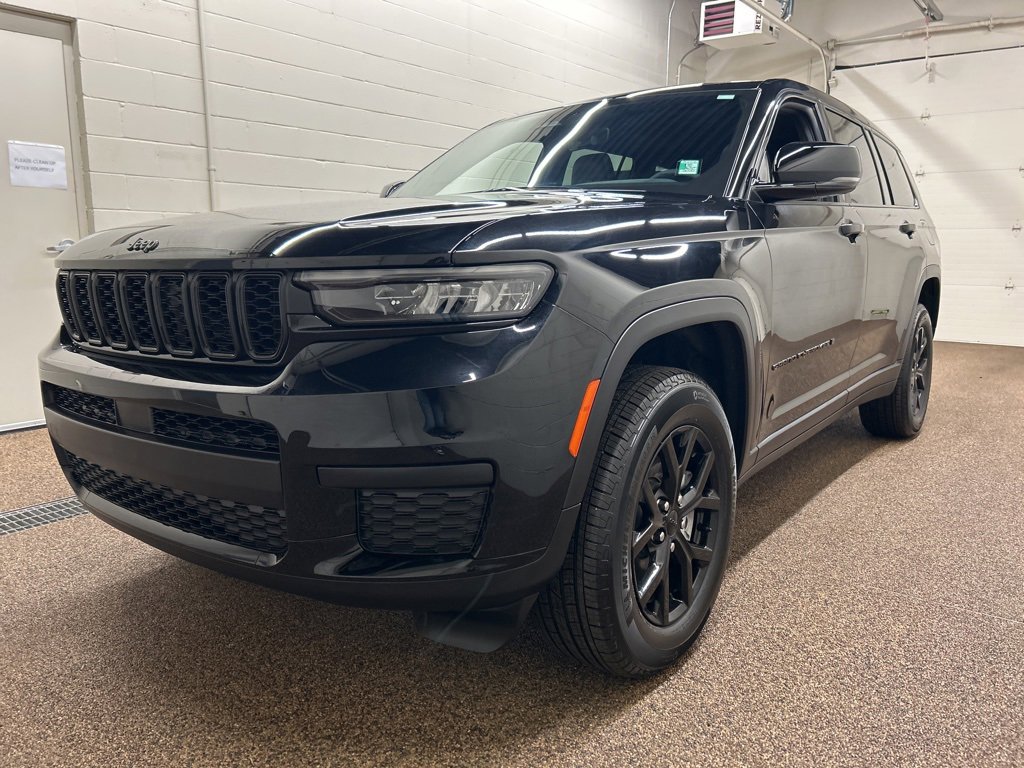 Used 2025 Jeep Grand Cherokee L Altitude image 5