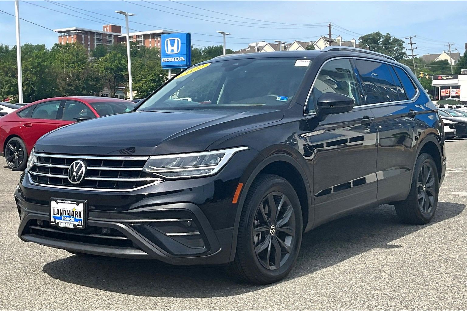 Used 2022 Volkswagen Tiguan SE w/ Panoramic Sunroof Package AWD/4WD image 1