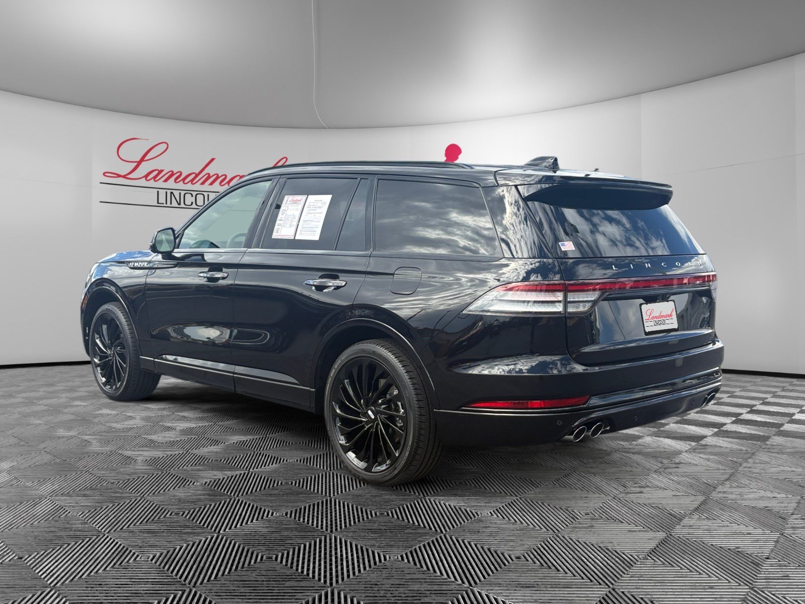 Certified 2026 Lincoln Aviator Reserve w/ Jet Appearance Package AWD/4WD image 3