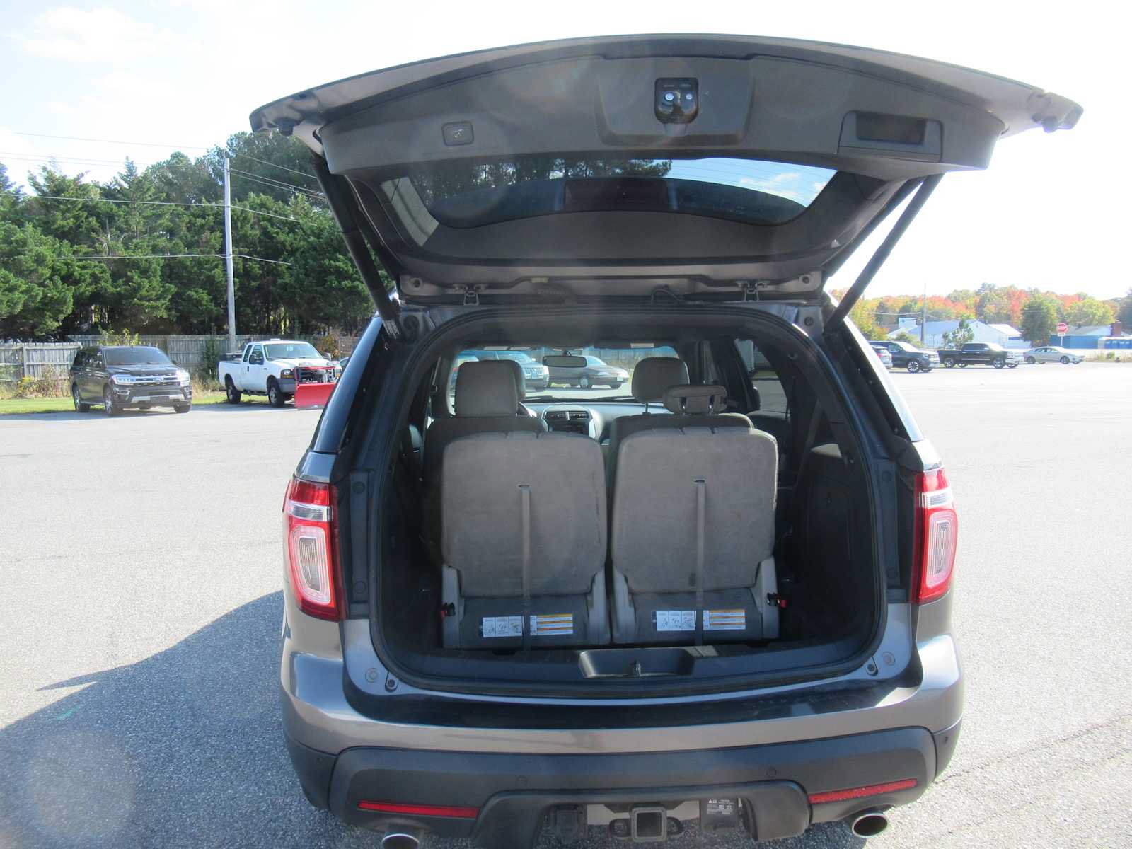 Used 2014 Ford Explorer XLT w/ Equipment Group 202A FWD image 18
