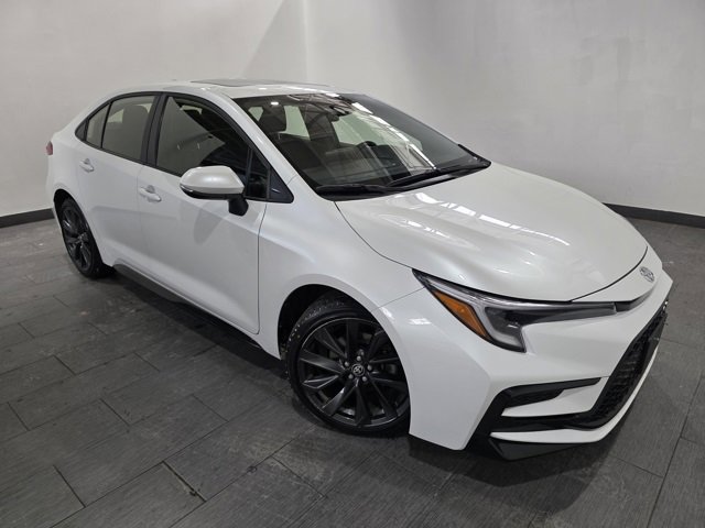 Used 2024 Toyota Corolla SE w/ SE Premium Package image 7