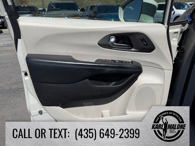 Used 2021 Chrysler Pacifica Touring-L w/ Premium & Safety Sphere Group FWD image 11