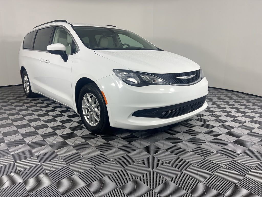 Used 2021 Chrysler Voyager Lxi image 1