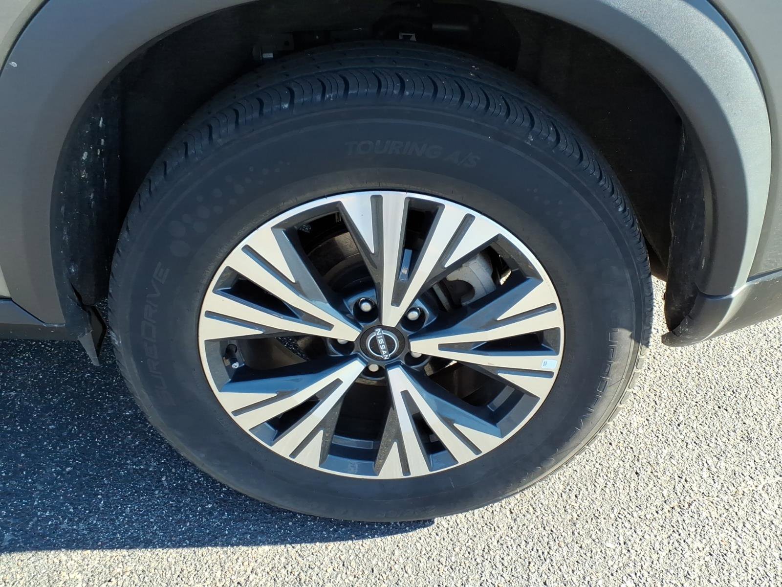 Used 2023 Nissan Rogue SV image 25