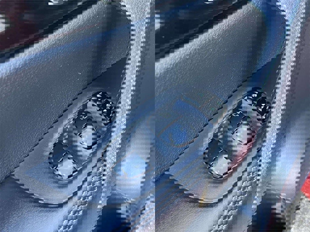 Certified 2019 Nissan Rogue Sport SV image 28