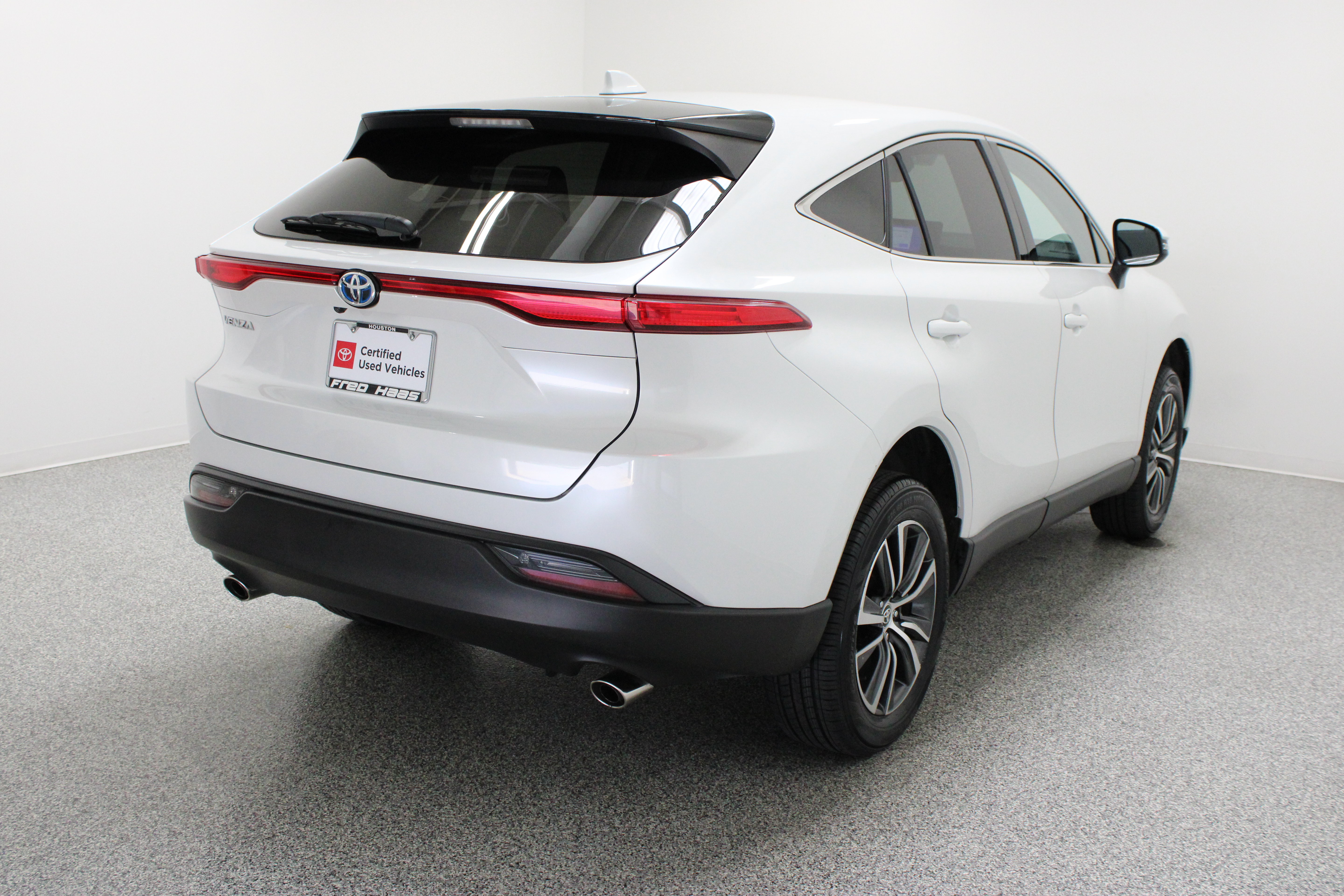 Certified 2023 Toyota Venza LE AWD/4WD image 7