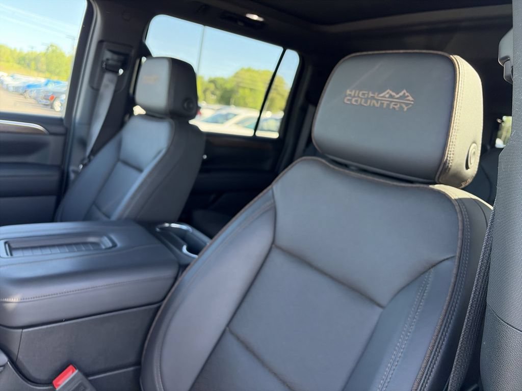 Used 2024 Chevrolet Suburban High Country AWD/4WD image 11