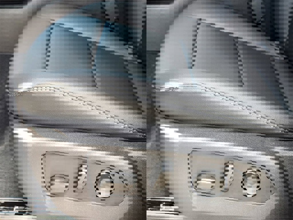 New 2025 GMC Canyon Elevation w/ Convenience Package image 17