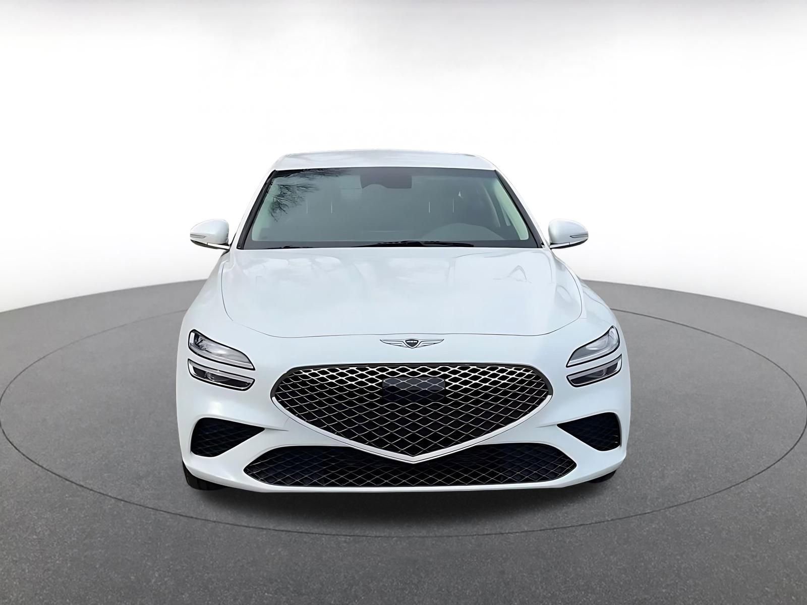 Used 2025 Genesis G70 2.5T image 3