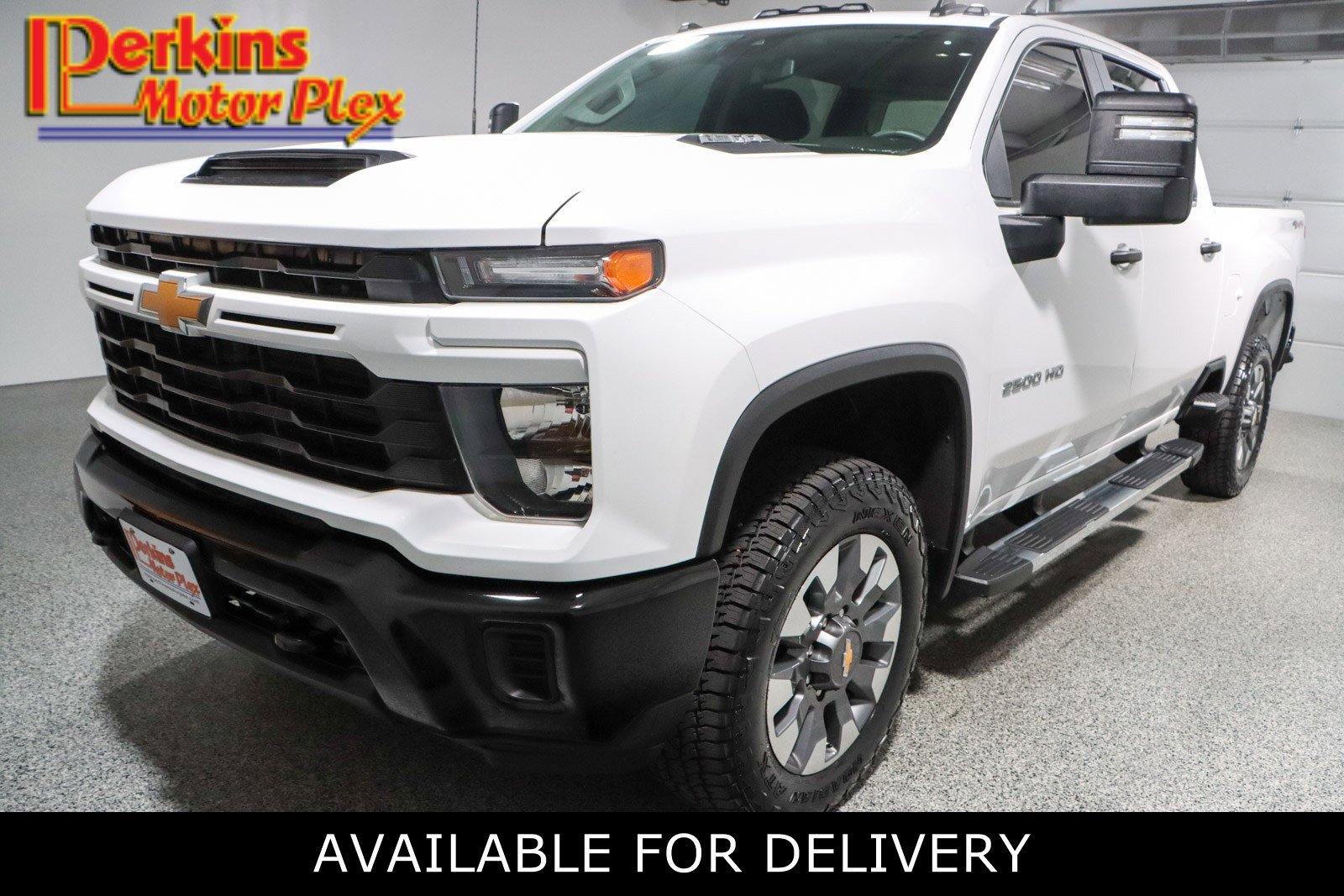 Used 2024 Chevrolet Silverado 2500 Custom image 1