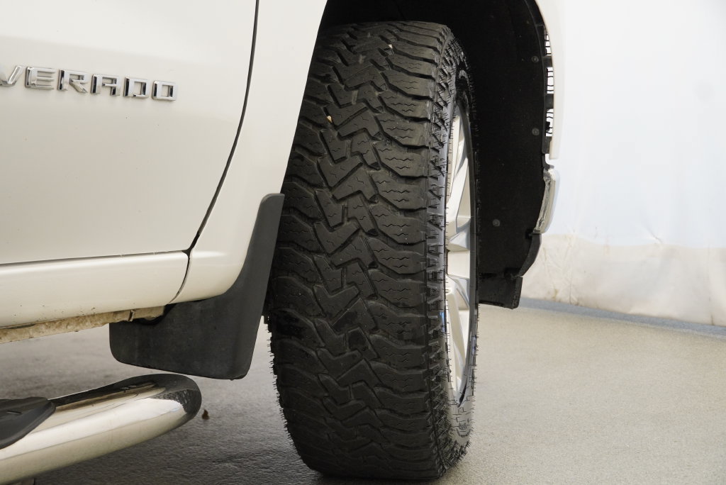 Used 2021 Chevrolet Silverado 1500 LTZ w/ Z71 Off-Road Package AWD/4WD image 19