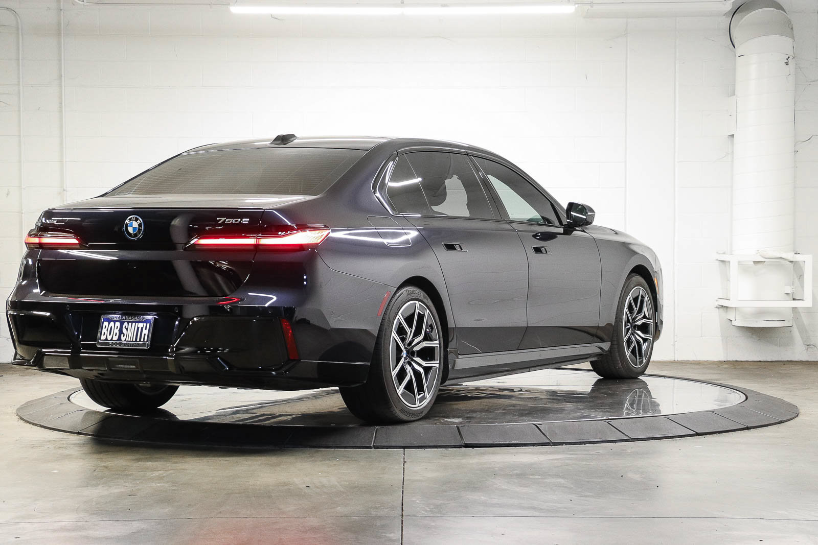 Used 2026 BMW 750e xDrive w/ Executive Package AWD/4WD image 6