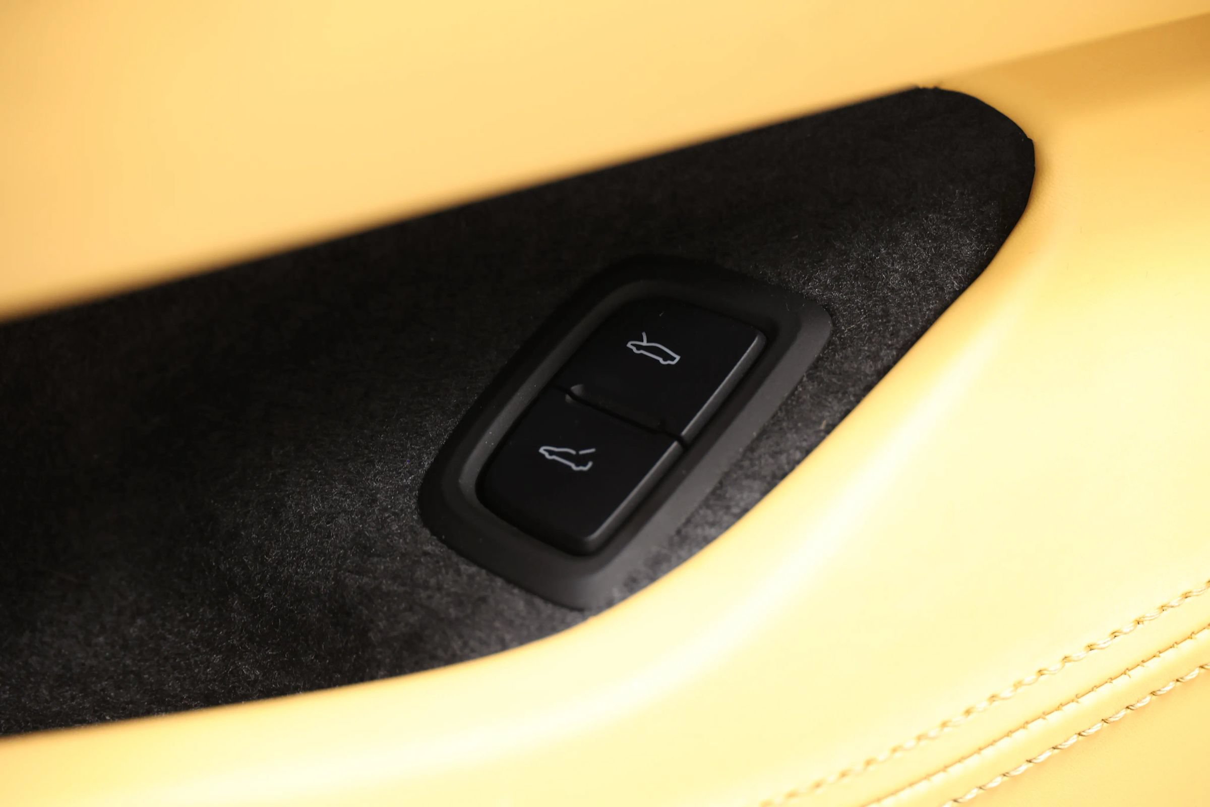 Used 2022 Chevrolet Corvette Stingray Premium Conv w/ Z51 Performance Package RWD image 16