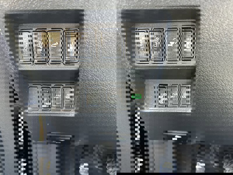 Used 2019 Nissan Rogue SV image 18