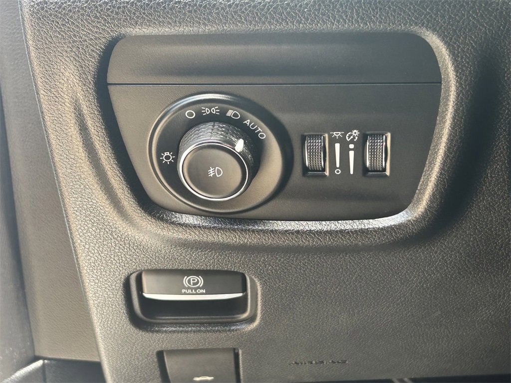 Used 2023 Jeep Grand Cherokee L Limited image 24