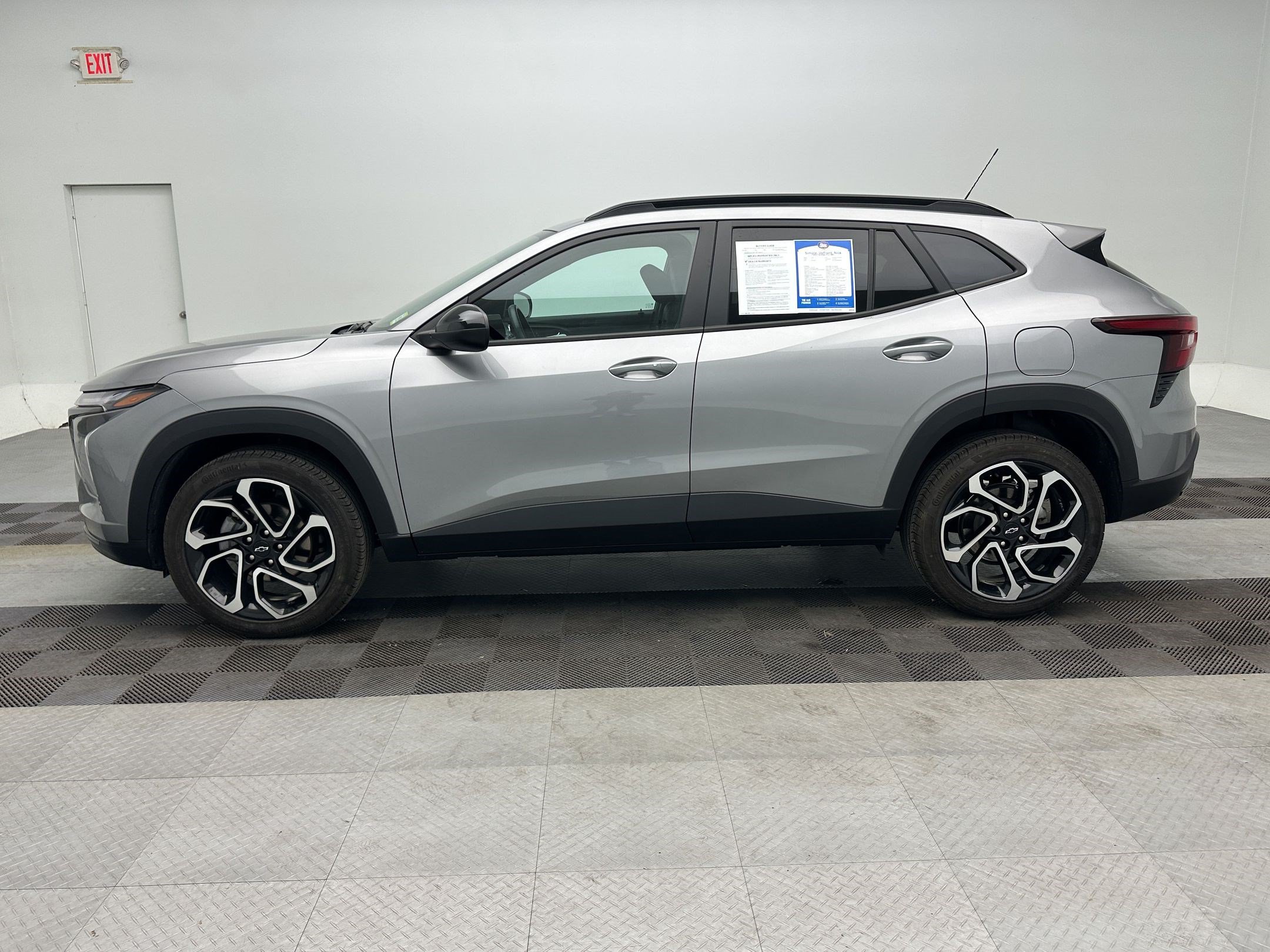 Certified 2024 Chevrolet Trax RS w/ Sunroof Package FWD image 2