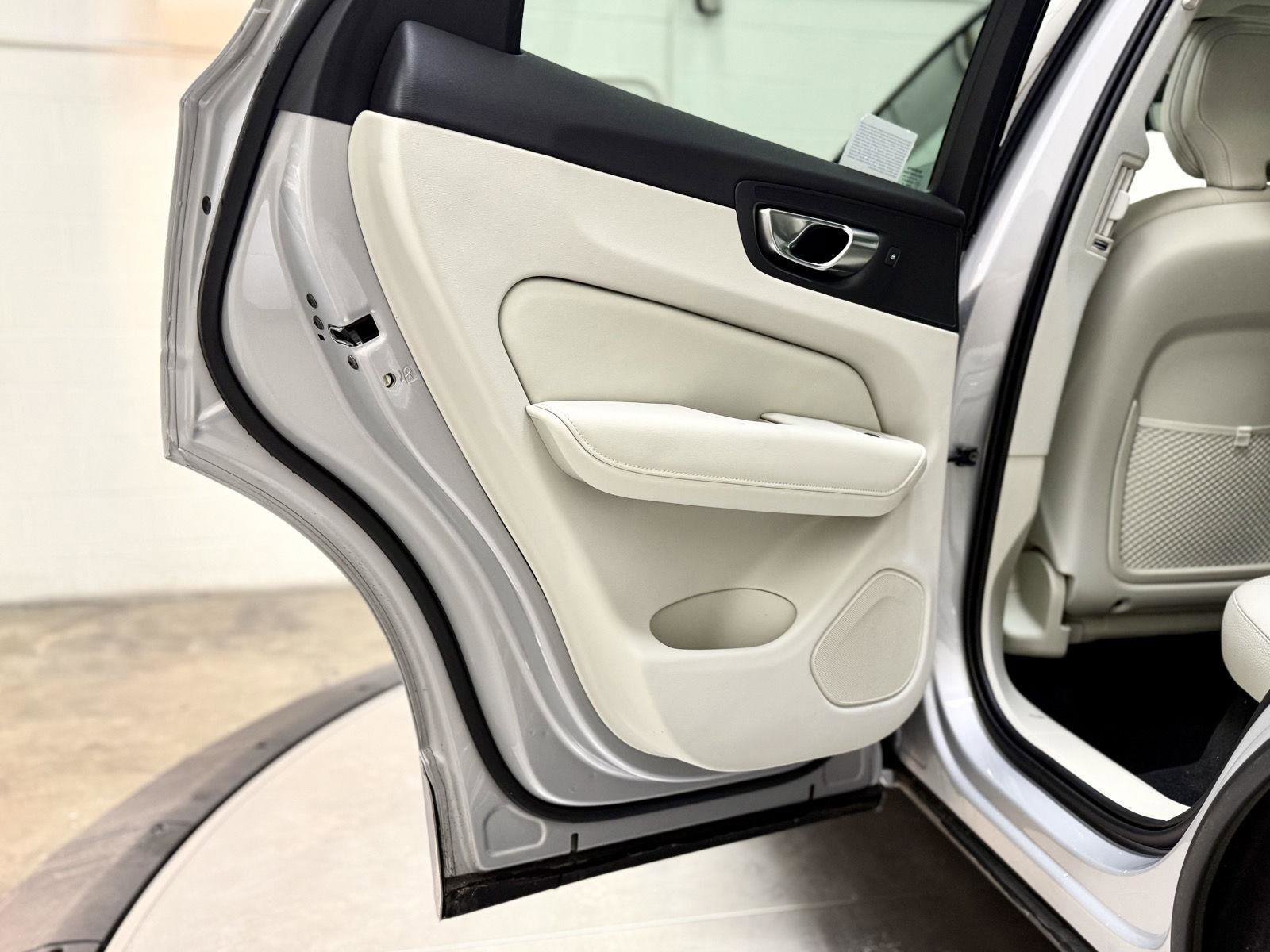 Used 2025 Volvo XC60 B5 Core w/ Climate Package image 14