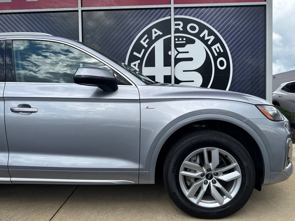 Used 2023 Audi Q5 2.0T Premium w/ Convenience Package AWD/4WD image 3