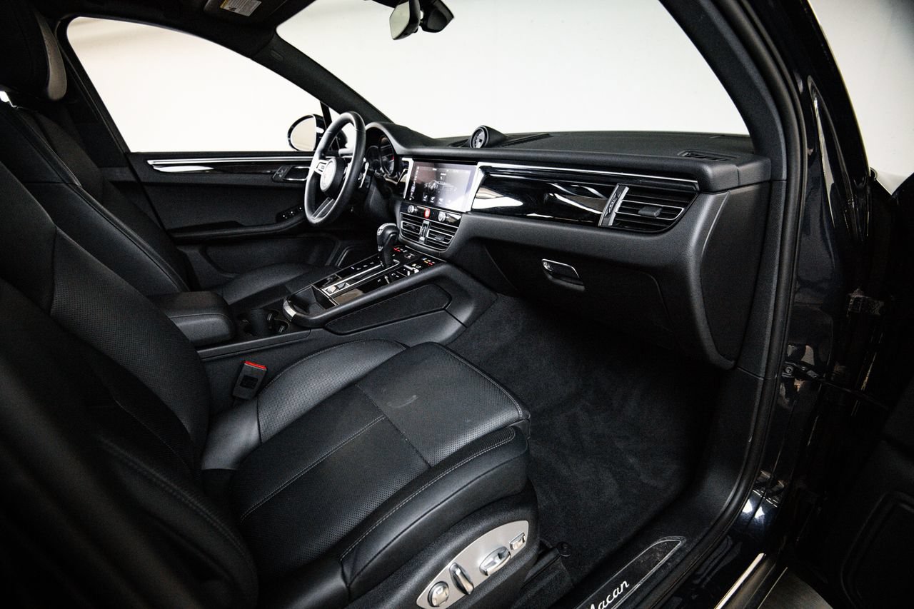 Certified 2023 Porsche Macan AWD/4WD image 28