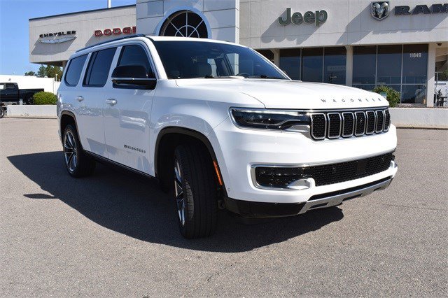 Used 2025 Jeep Wagoneer Series III w/ Premium Group I image 3