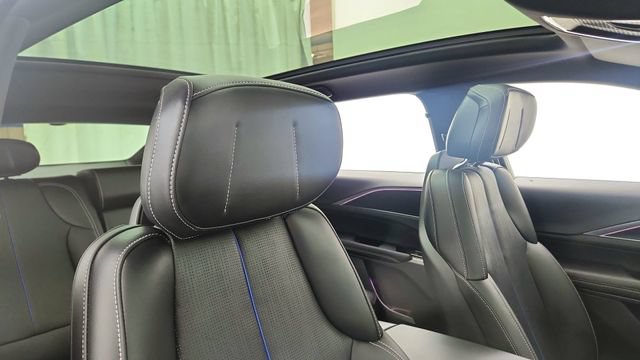 Used 2025 Cadillac Lyriq Sport AWD/4WD image 23