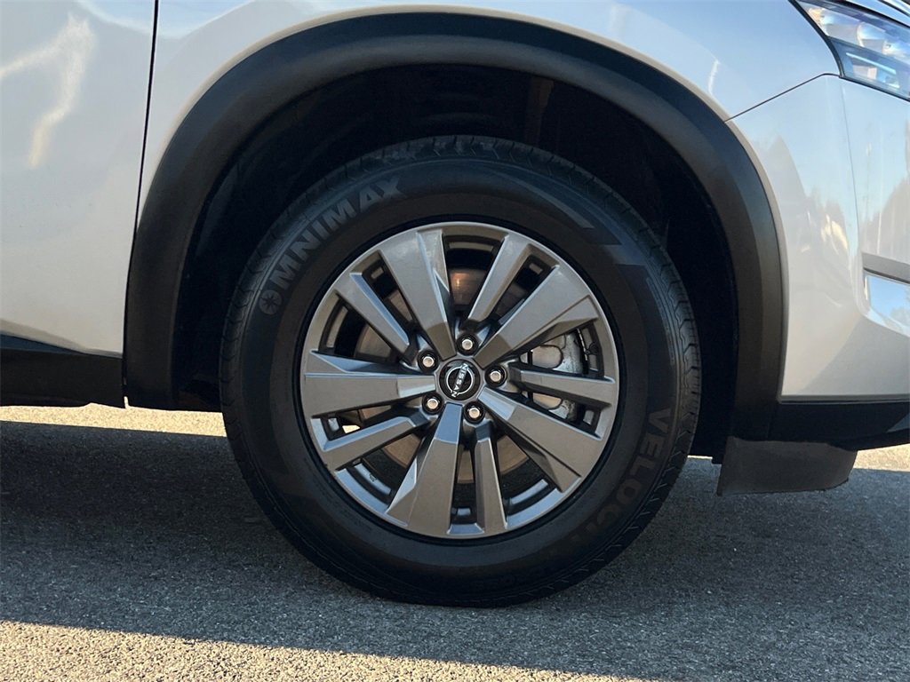 Used 2024 Nissan Pathfinder SV image 9
