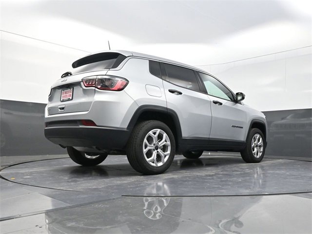 Used 2025 Jeep Compass Sport image 33