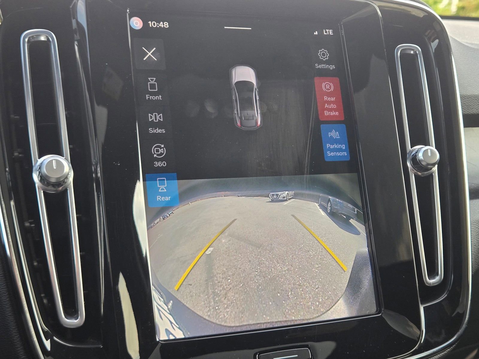 Certified 2023 Volvo C40 P8 Recharge Ultimate w/ Protection Package Premier image 20