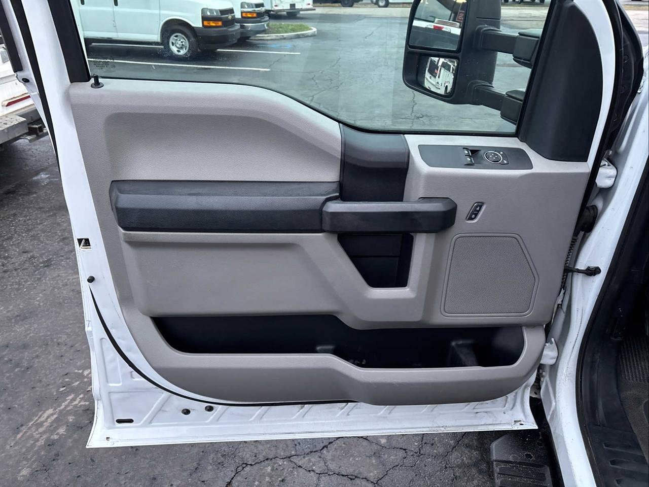 Used 2019 Ford F550 2WD Regular Cab Super Duty image 25