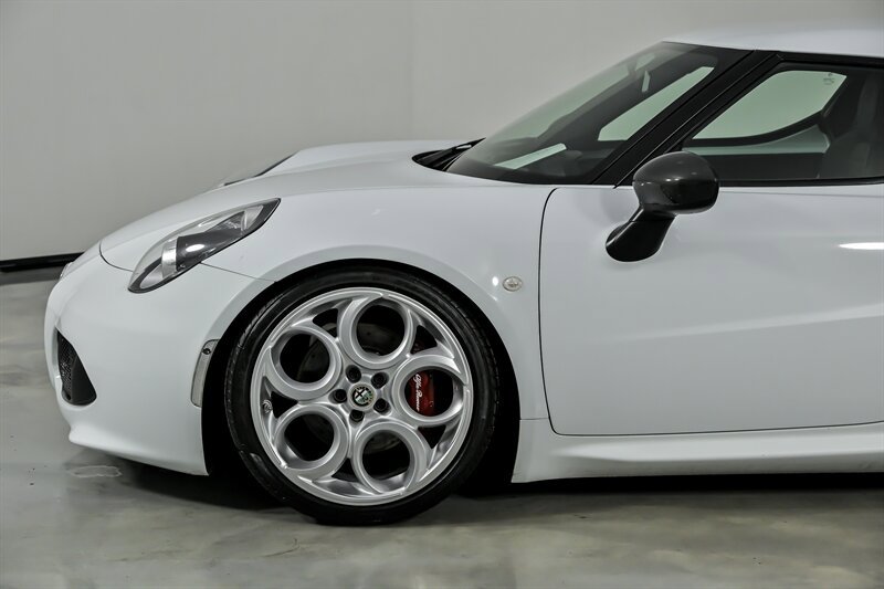 Used 2015 Alfa Romeo 4C Coupe w/ Leather Interior Group RWD image 6