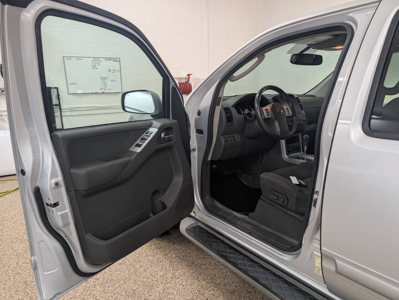 Used 2011 Nissan Pathfinder S AWD/4WD image 6