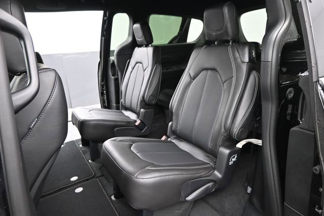 New 2027 Chrysler Pacifica Select FWD image 15