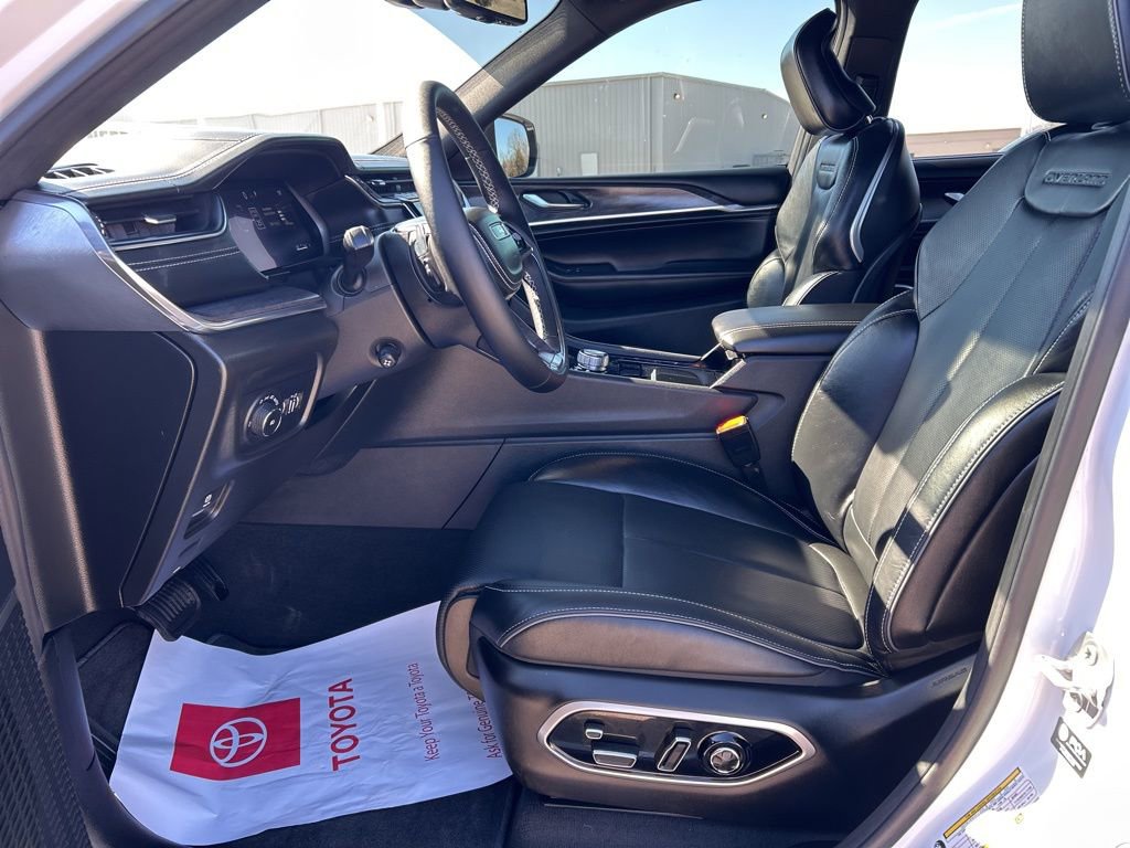 Used 2025 Jeep Grand Cherokee L Overland w/ Luxury Tech Group IV image 11