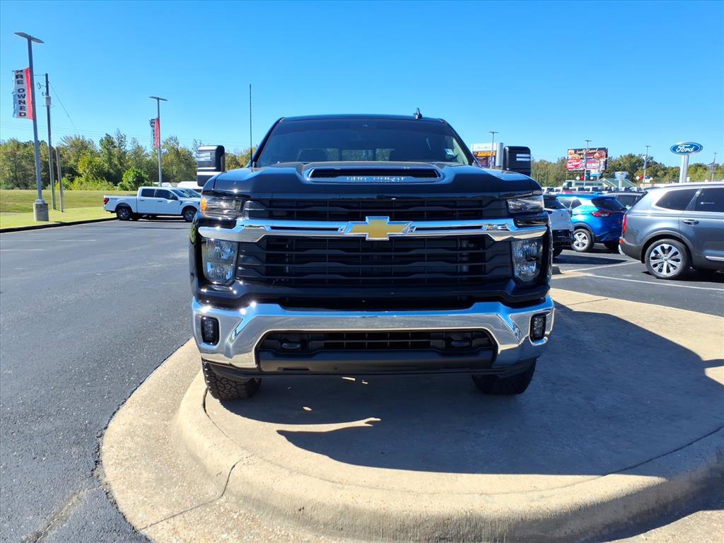 Used 2025 Chevrolet Silverado 2500 LT image 2